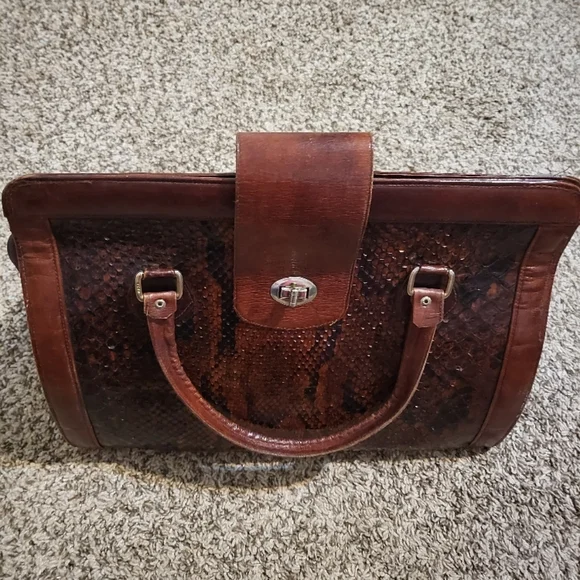 Unique Snake Python Purse - Picture 11 of 12